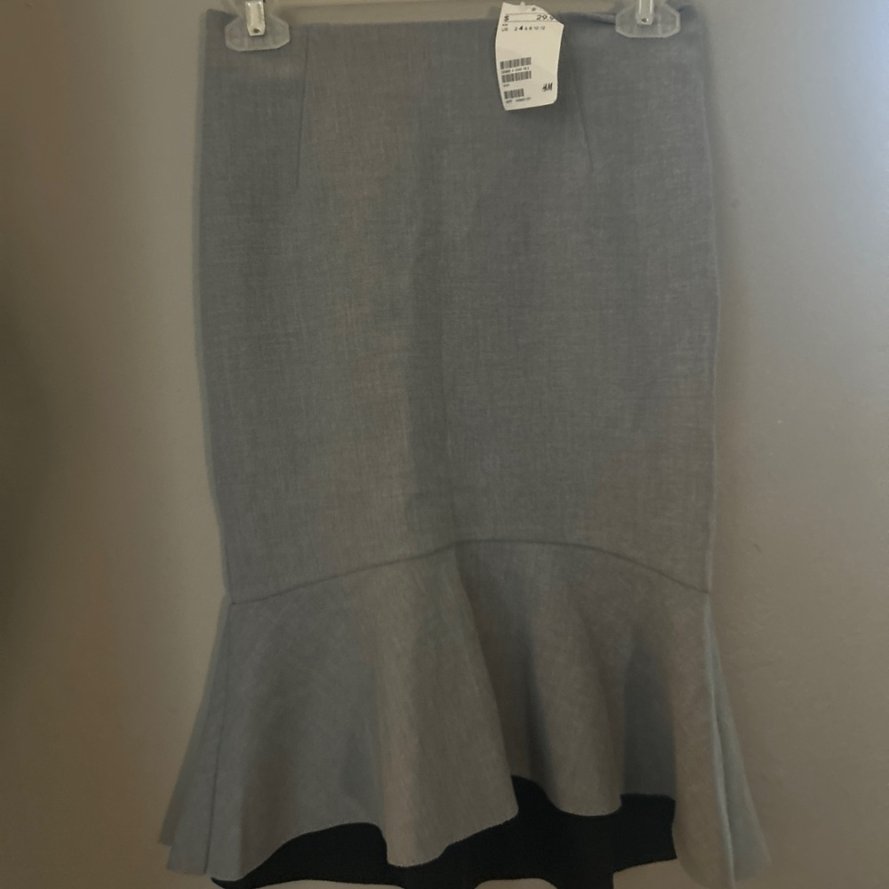 H&M Gray Trumpet Midi Skirt with Ruffled Hem